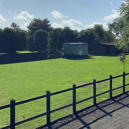 Willow Shepherd Hut West Row Exterior foto