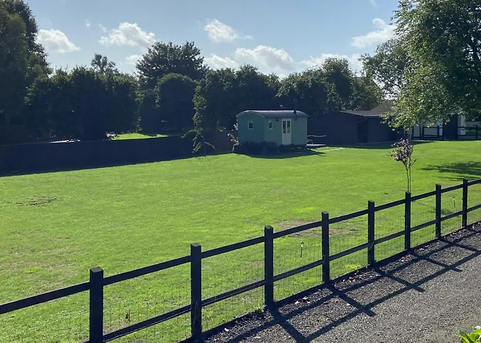Willow Shepherd Hut