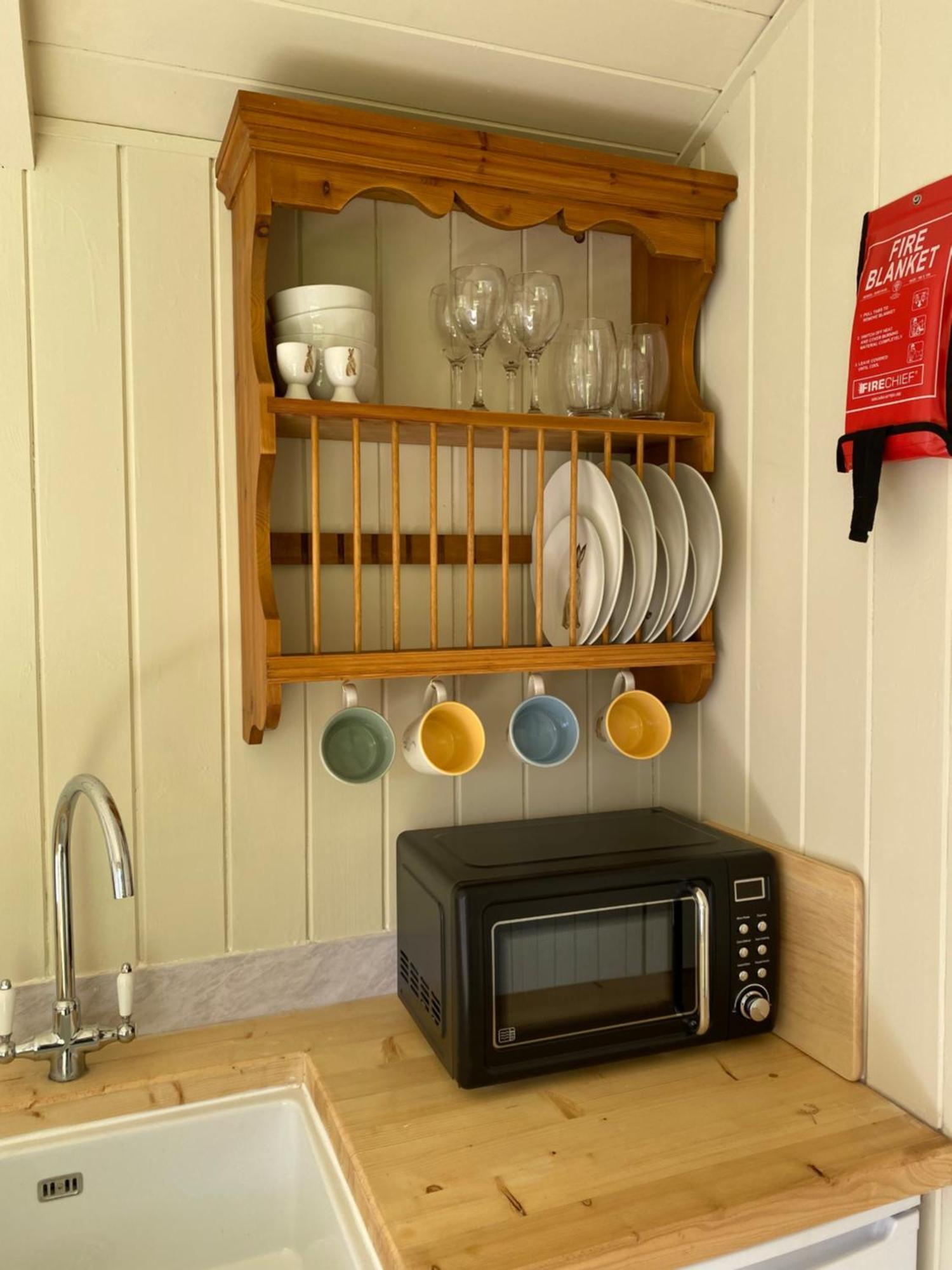 Willow Shepherd Hut Lodge West Row