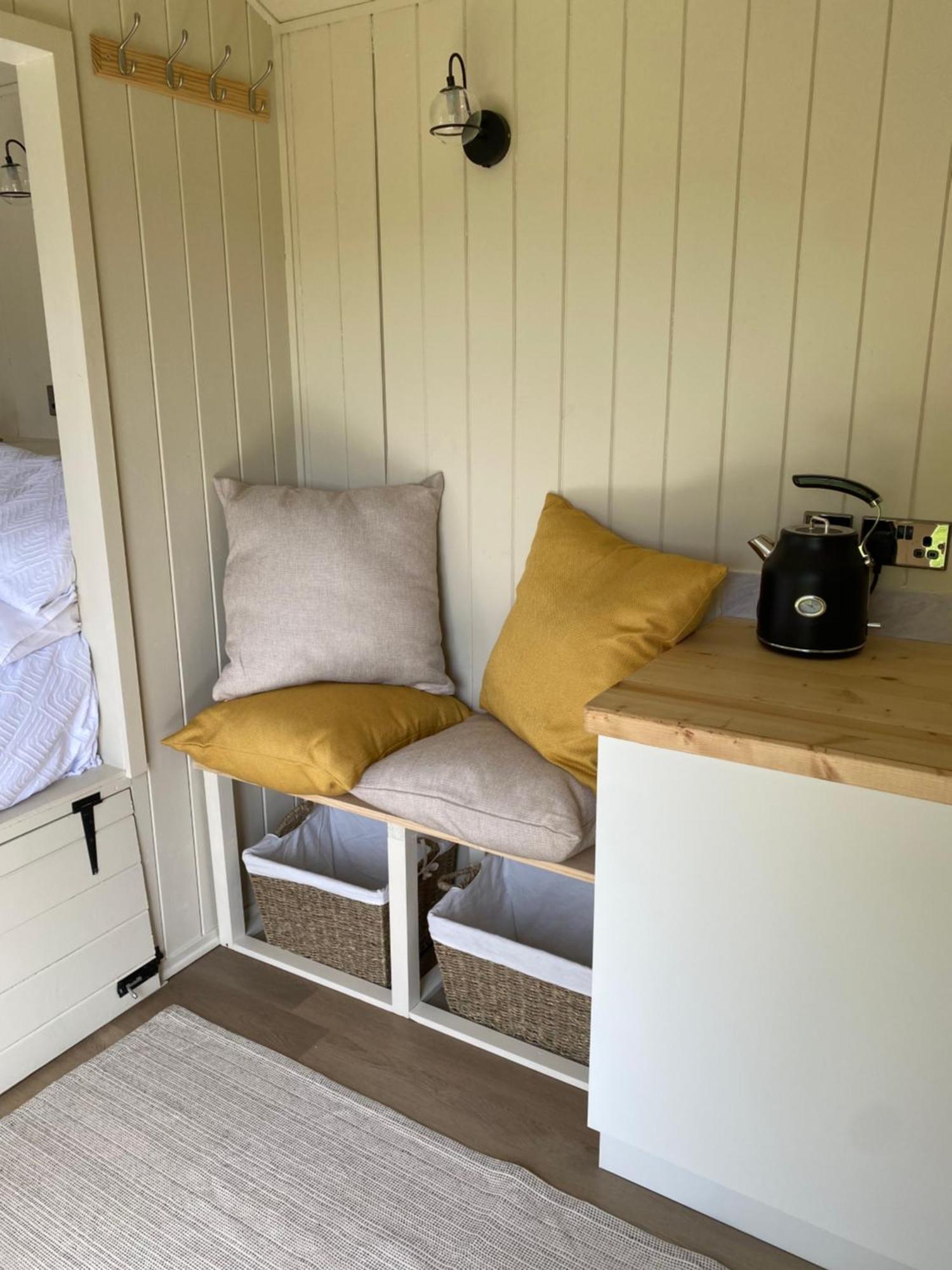 Willow Shepherd Hut Lodge