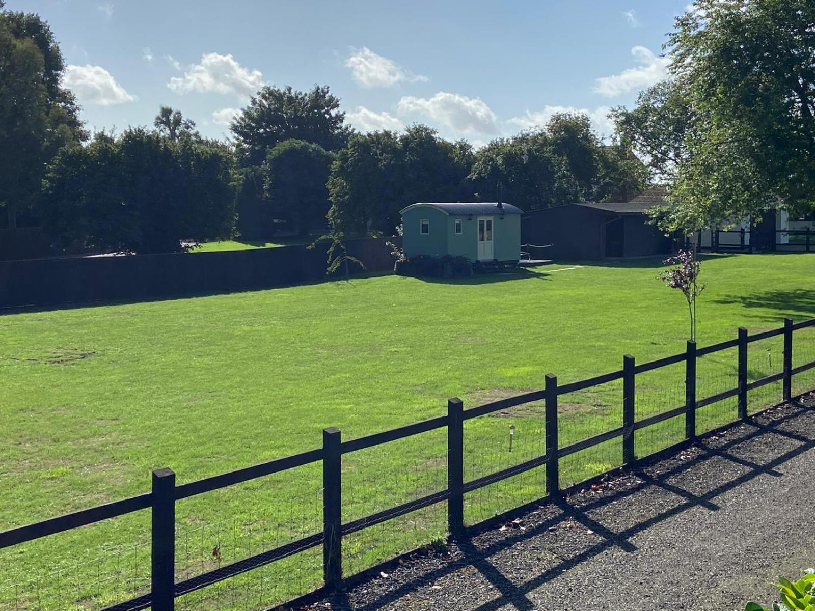 Lodge Willow Shepherd Hut