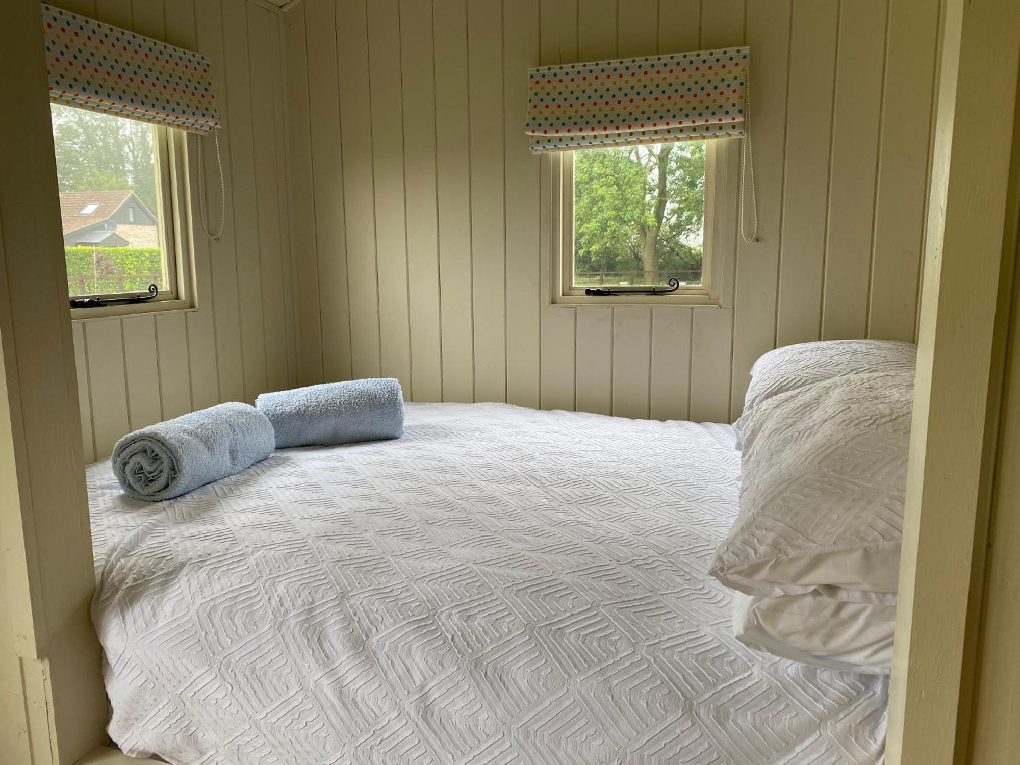 Lodge Willow Shepherd Hut *