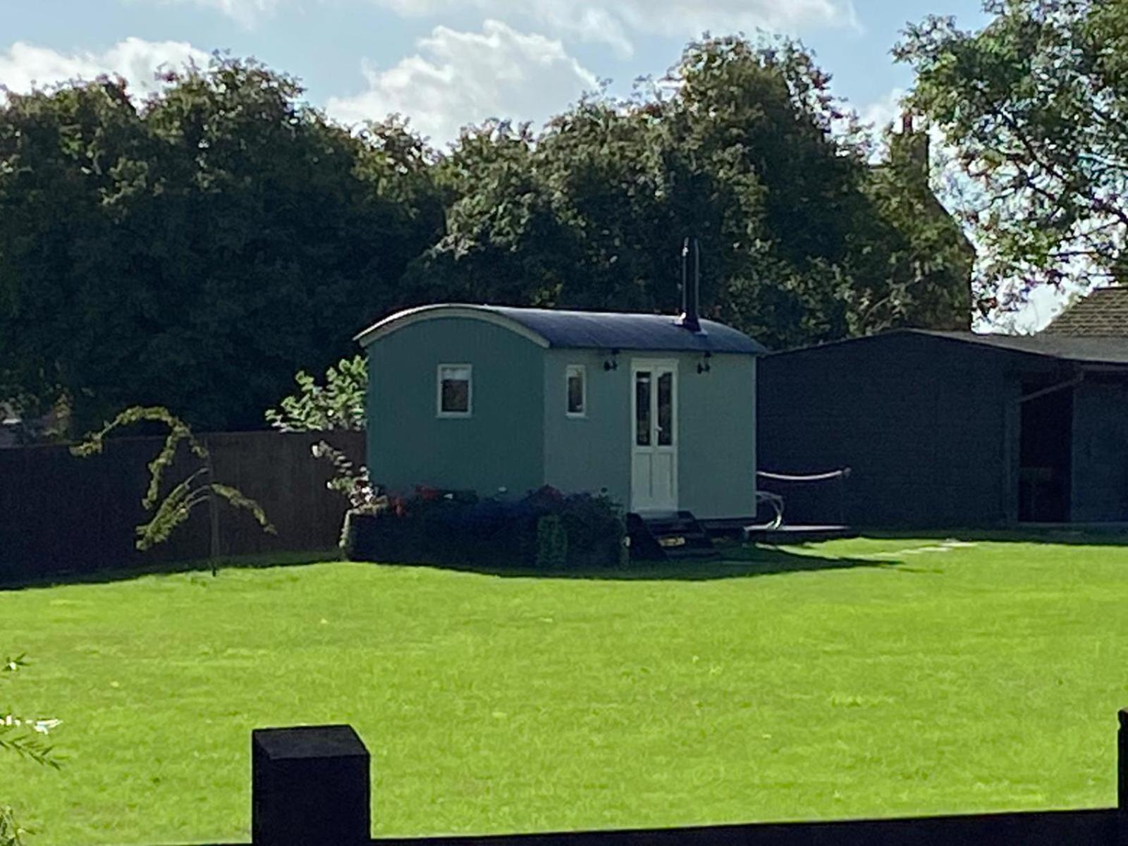 Lodge Willow Shepherd Hut